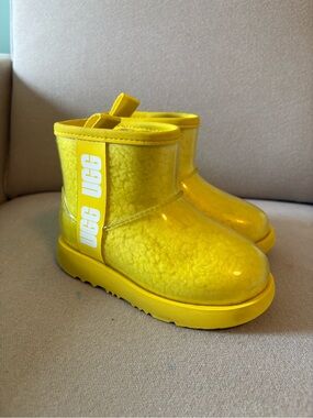 UGG Bright Yellow Clear Shearling-Trim Rain Boots